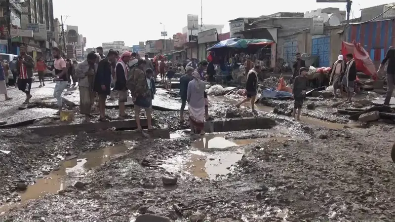 7 وفيات وأضرار فادحة في سيول جارفة شرق اليمن (صور)