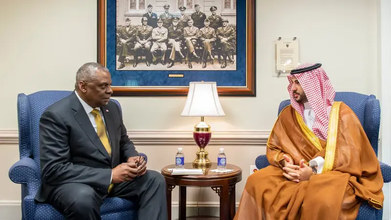 أوستن يؤكد لنظيره السعودي التزام واشنطن بالعمل لتهدئة توترات المنطقة