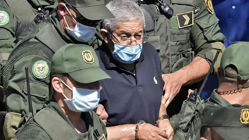 "جون أفريك": وزراء بوتفليقة في حالة "انهيار" داخل المعتقلات