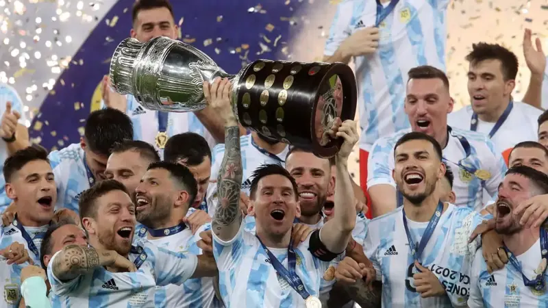 ميسي يرفع كأس كوبا أمريكا.. الأرجنتين تهزم البرازيل في ماراكانا (فيديو)