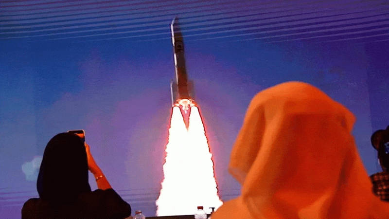 مسبار الأمل الإماراتي يرسل أول صورة من الفضاء
