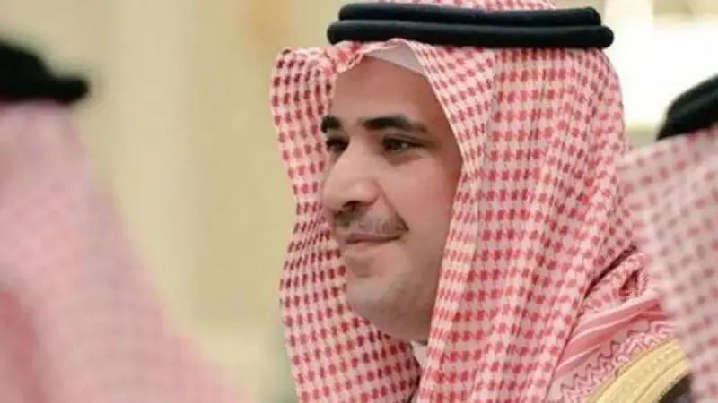 الملك سلمان يعفي سعود القحطاني من منصبه