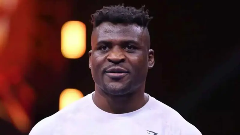 نغانو بطل "UFC" يتورط في حادث مميت بالكاميرون