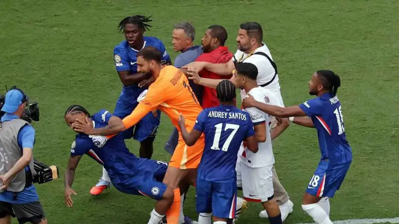 إنريكي يكشف كواليس اعتدائه على نجم تشيلسي