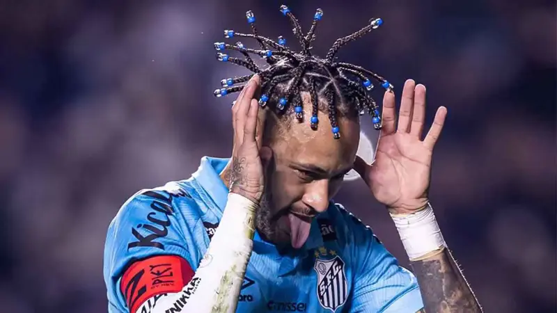 سروال داخلي يحمل صورة ميسي.. نيمار يتلقى أغرب هدية (فيديو)