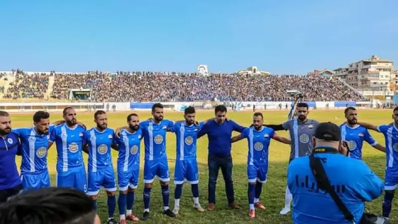 إنهاء مباراة في الدوري السوري بعد اشتباك بين مشجع وحكم في أرض الملعب (فيديو)