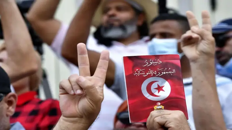 "هيئة الانتخابات" ترفض تأجيل موعد الاستفتاء في تونس