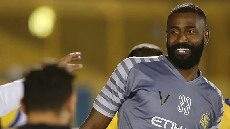 وليد عبدالله حارس النصر السعودي يُنقل إلى المستشفى بعد شعوره بوعكة صحية