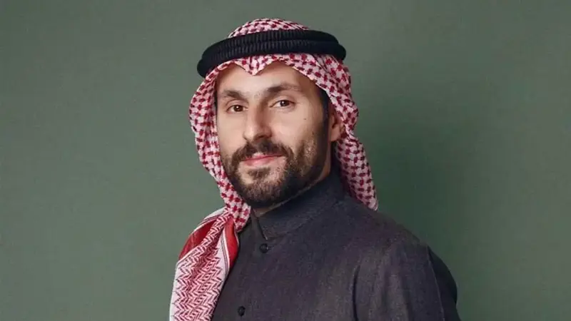 الفنان الكويتي علي كاكولي يُثير القلق بعد وعكة صحية على الهواء