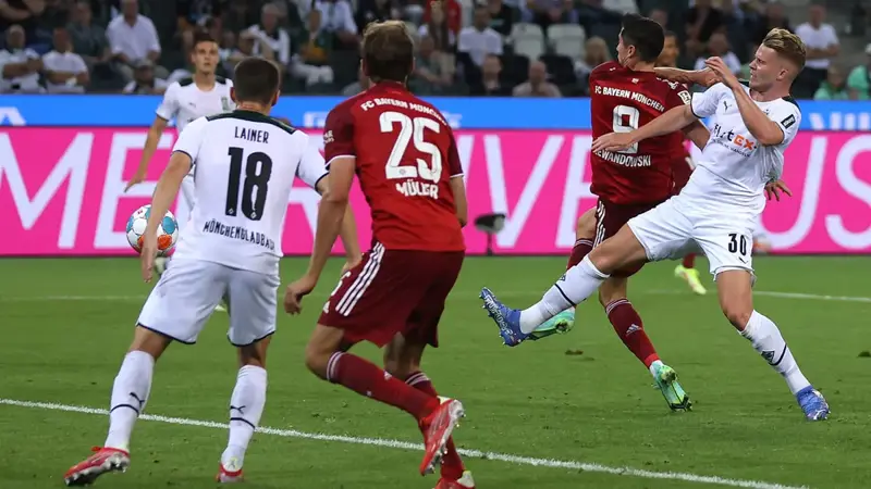 بايرن ميونخ يستهل حملة دفاعه عن لقب الدوري الألماني بالتعادل أمام مونشنغلادباخ