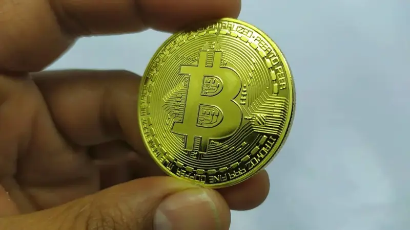 3 عوامل رئيسة أسهمت بزيادة سعر "بيتكوين" 35%