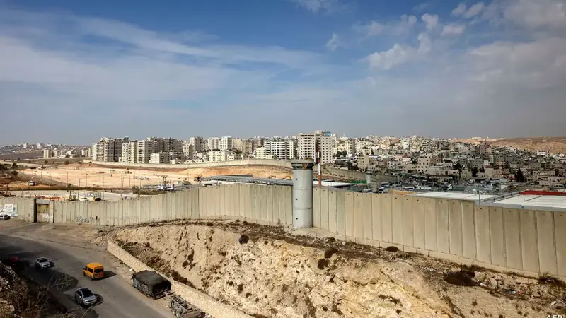 عقب الهجمات الأخيرة.. إسرائيل بصدد بناء جدار أمني شمال الضفة الغربية