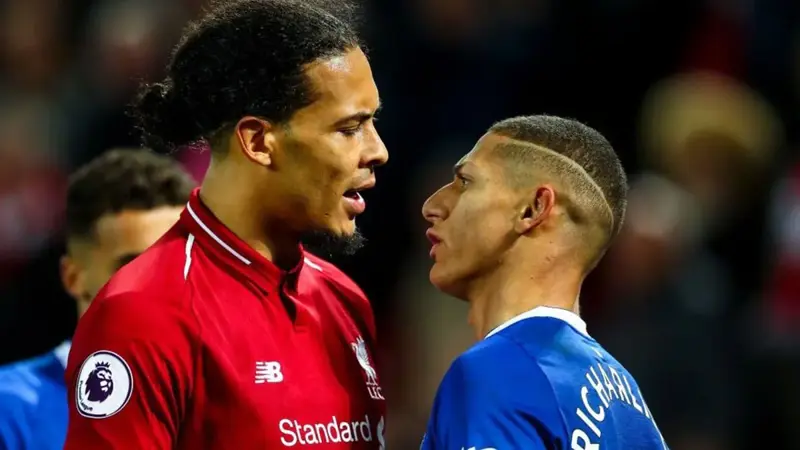 فان دايك قبل مباراة ليفربول ضد إيفرتون: لم نفز باللقب بعد