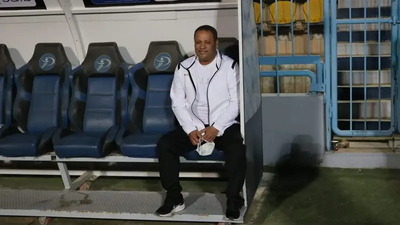 ضياء السيد مدرب منتخب مصر يسخر من خالد الدرندلي بسبب مكافأة الـ500 دولار (فيديو)