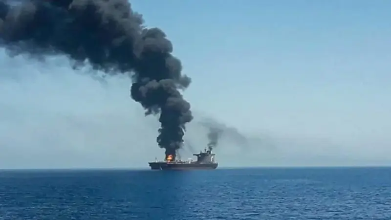 موقع عبري: السفينة الإسرائيلية المستهدفة قرب ميناء الفجيرة أصيبت بأضرار طفيفة