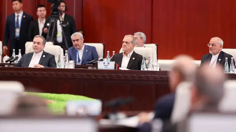 بزشكيان يدعو أمام "قمة شنغهاي" إلى نظام مالي متعدد الأقطاب