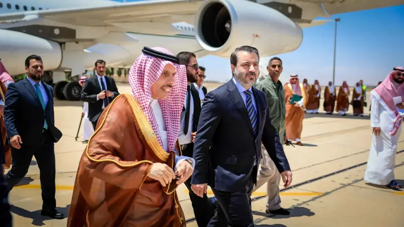 وزير الخارجية السعودي يصل دمشق على رأس وفد اقتصادي رفيع المستوى