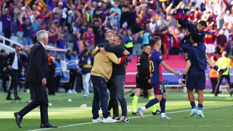 برشلونة يكافئ فليك بعد الكلاسيكو