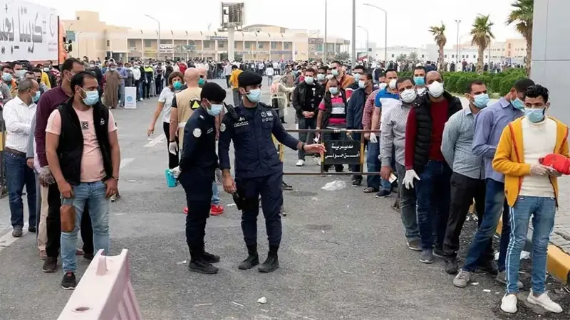 الكويت تتجه لقطع الإنترنت عن مقرات إيواء المصريين