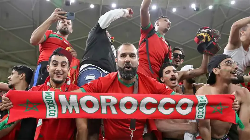 تيفو رائع لنجوم منتخب المغرب أثناء مواجهة تونس الودية (فيديو)
