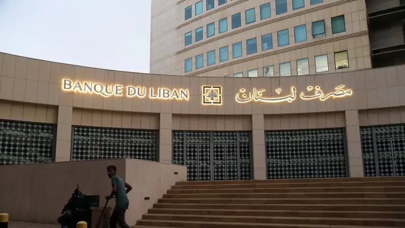 قاضٍ لبناني يأمر باستمرار احتجاز رجا سلامة شقيق حاكم مصرف لبنان المركزي