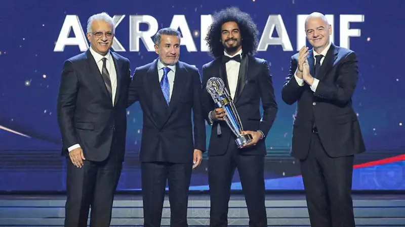 أكرم عفيف وسون يتوجان بـ"الأفضل" في آسيا