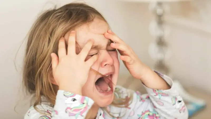 طريقة "سحرية" لتهدئة نوبات غضب أطفال "السنتين".. ما مدى فاعليتها؟