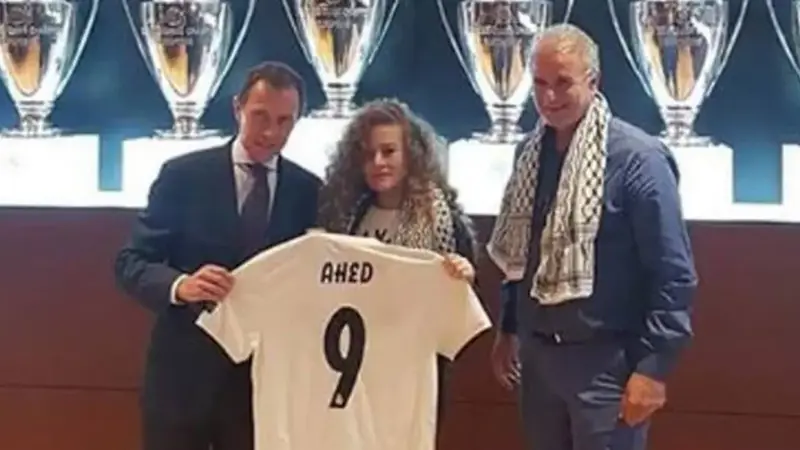ريال مدريد يهدي الفلسطينية عهد التميمي القميص رقم 9