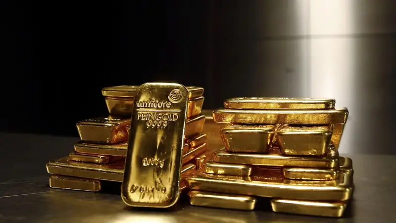 أسعار الذهب تصعد فوق 1800 دولار