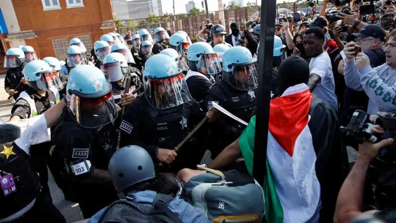 الآلاف يحتجون على حرب غزة بمحيط المؤتمر الوطني الديمقراطي في شيكاجو