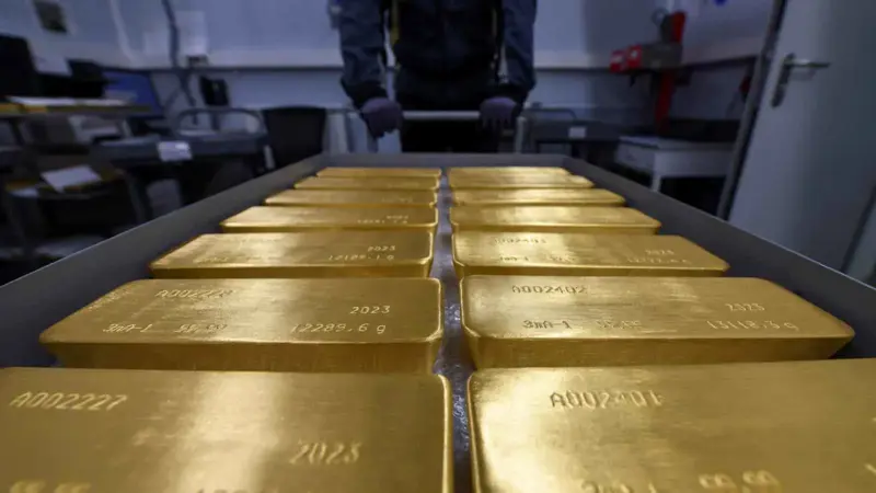 أدنى مستوى في أسبوعين.. الذهب يتراجع بعد إعلان ترامب