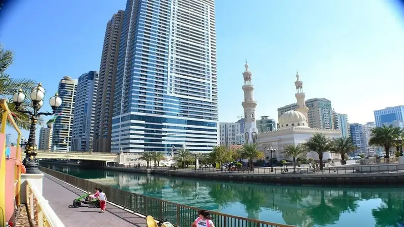 الإمارات.. شرطة أم القيوين تنفي صحة مقطع فيديو متداول لجريمة قتل في الإمارة