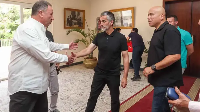 الخطيب أقاله قبل نهاية المباراة.. مفاجأة مدوية حول رحيل ريبيرو (فيديو)