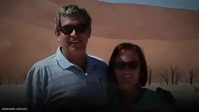 "لحظة مرعبة".. أسد يلتهم رجل أعمال أمام زوجته وأصدقائه (فيديو إرم)